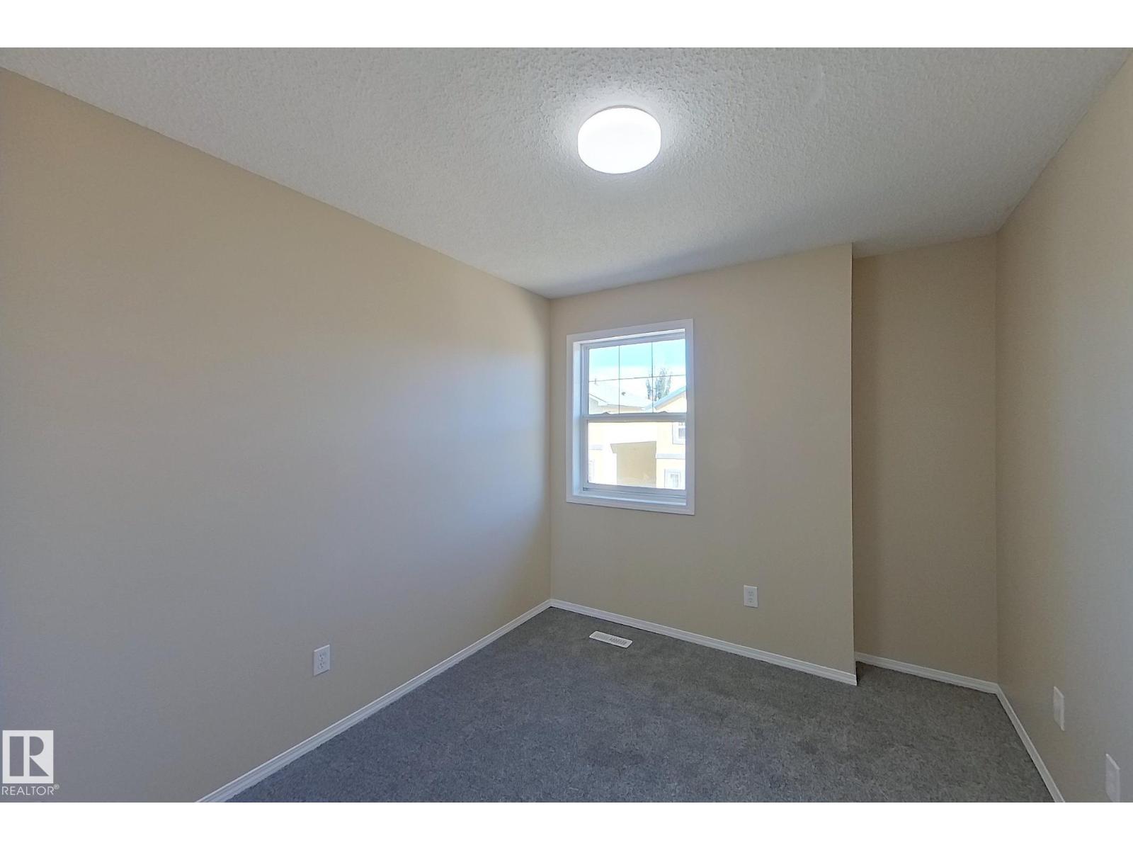 Photo 19 of 4 16777 91 St Nw, Edmonton AB