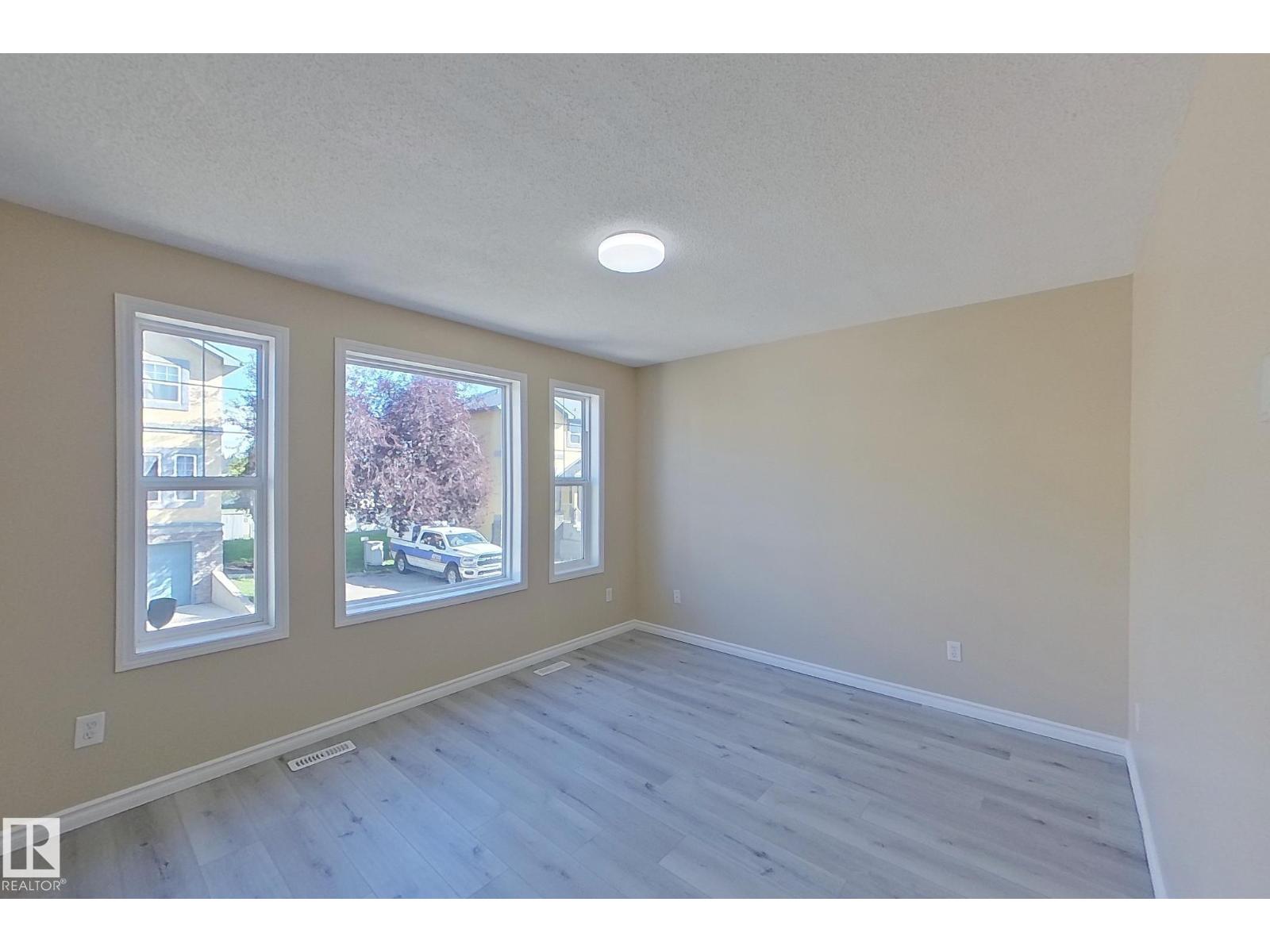 Photo 5 of 4 16777 91 St Nw, Edmonton AB