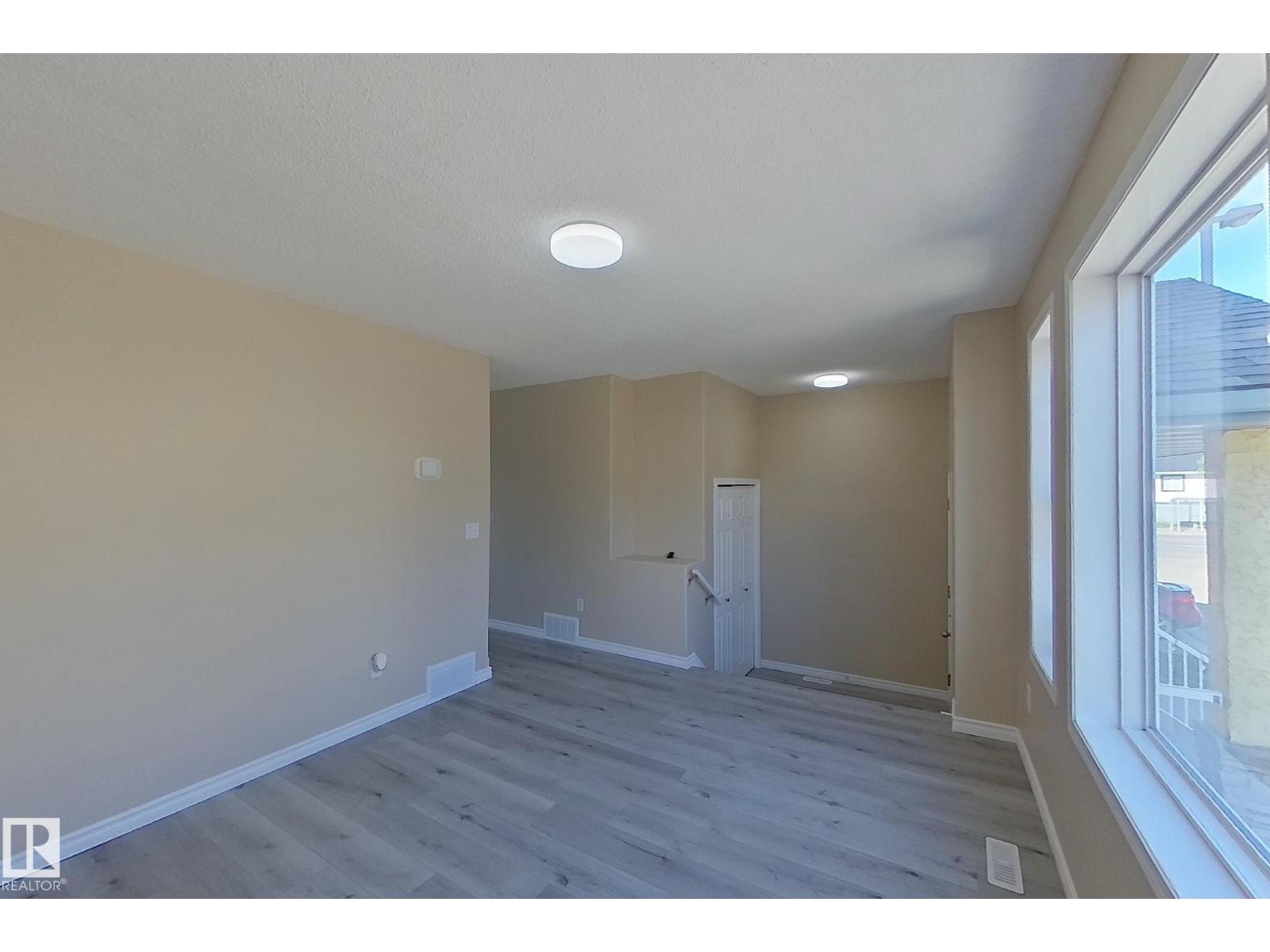 Photo 6 of 4 16777 91 St Nw, Edmonton AB