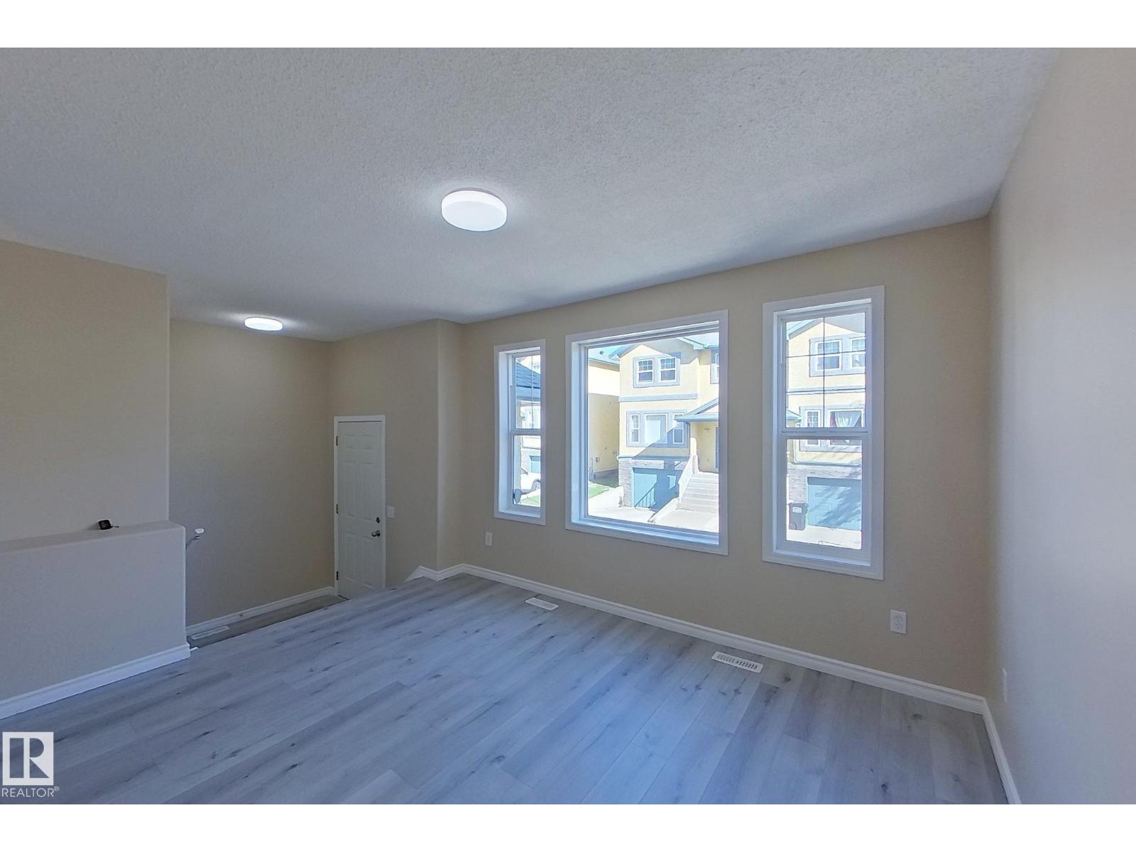 Photo 7 of 4 16777 91 St Nw, Edmonton AB