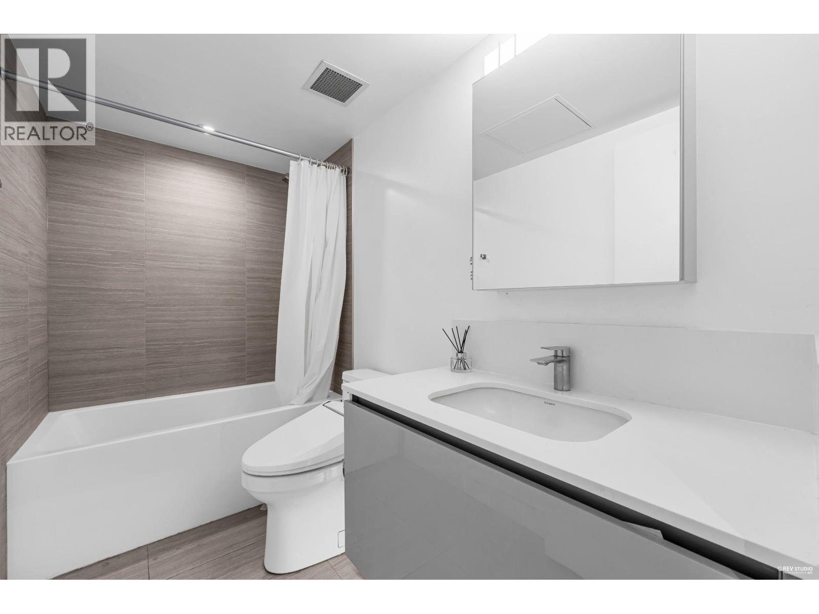 Photo 22 of 703 5766 Gilbert Road, Richmond BC