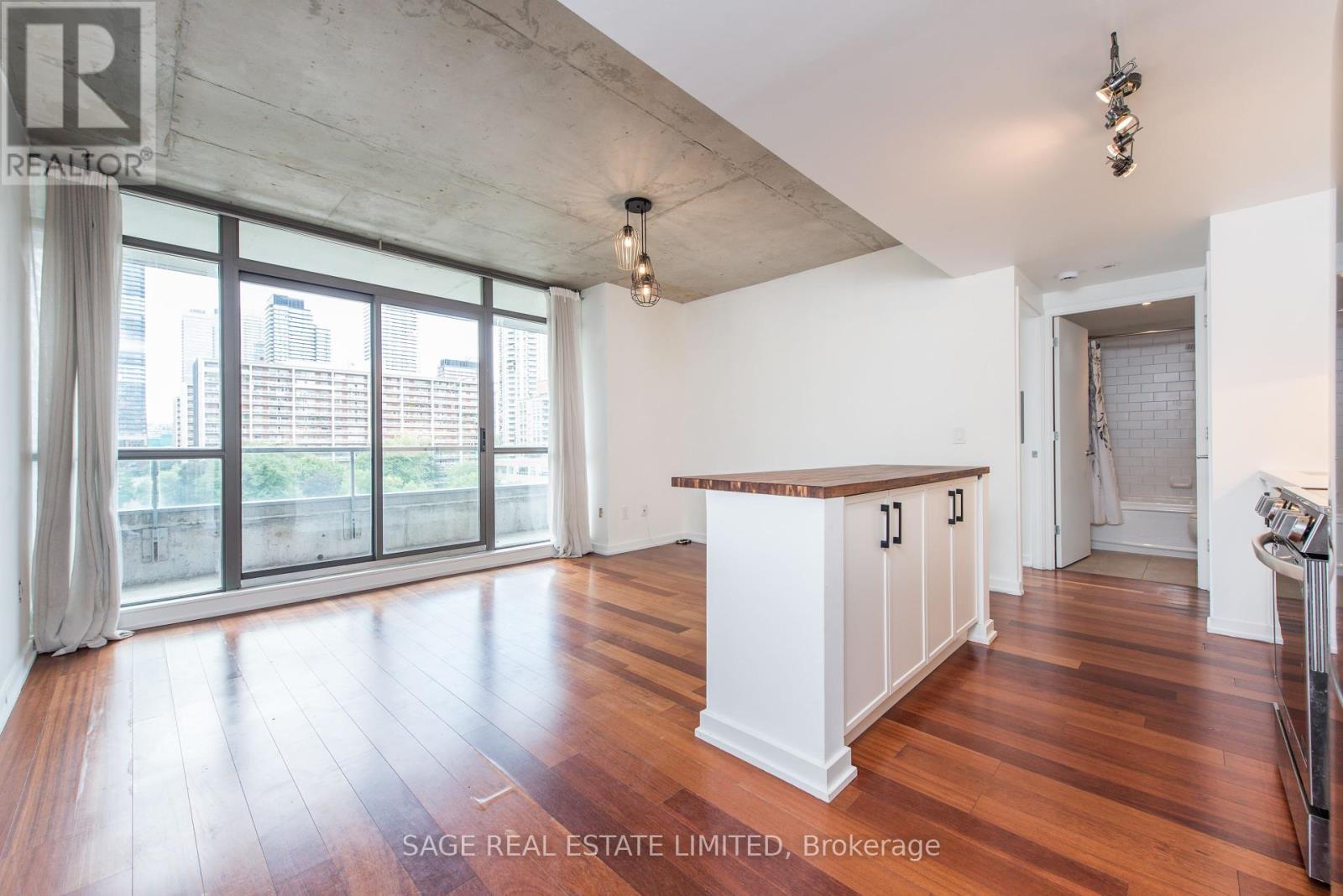 Photo 2 of 605 281 Mutual Street, Toronto ON
