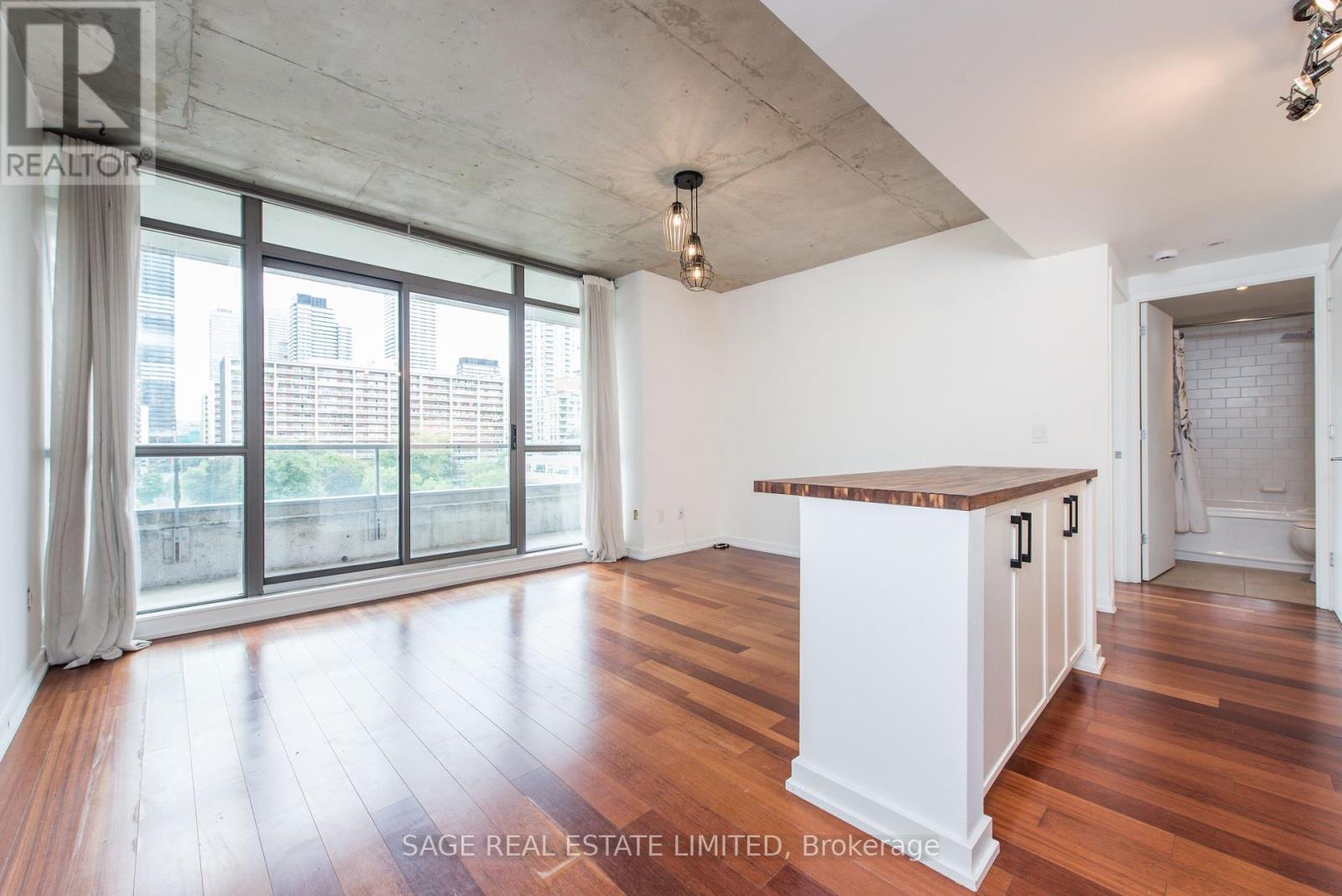 Photo 3 of 605 281 Mutual Street, Toronto ON