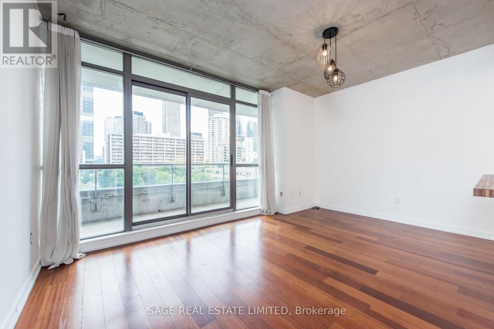Photo 4 of 605 281 Mutual Street, Toronto ON