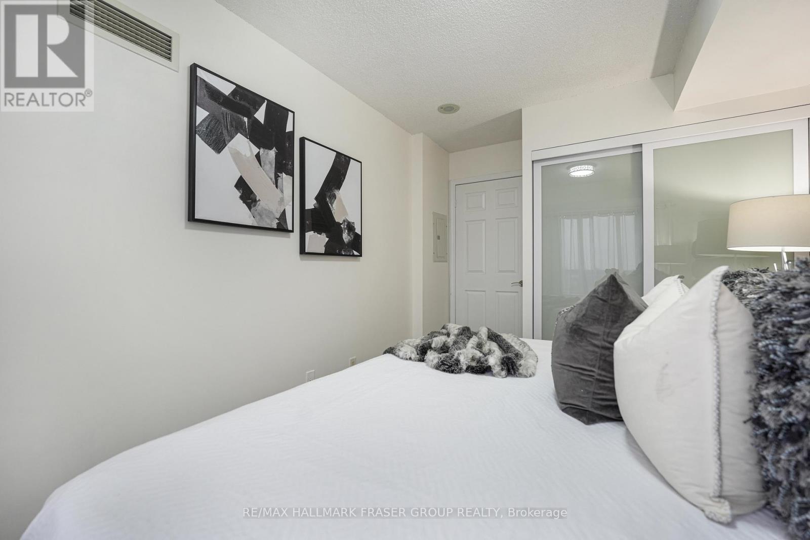 Photo 17 of 512 8 Mondeo Drive, Toronto ON