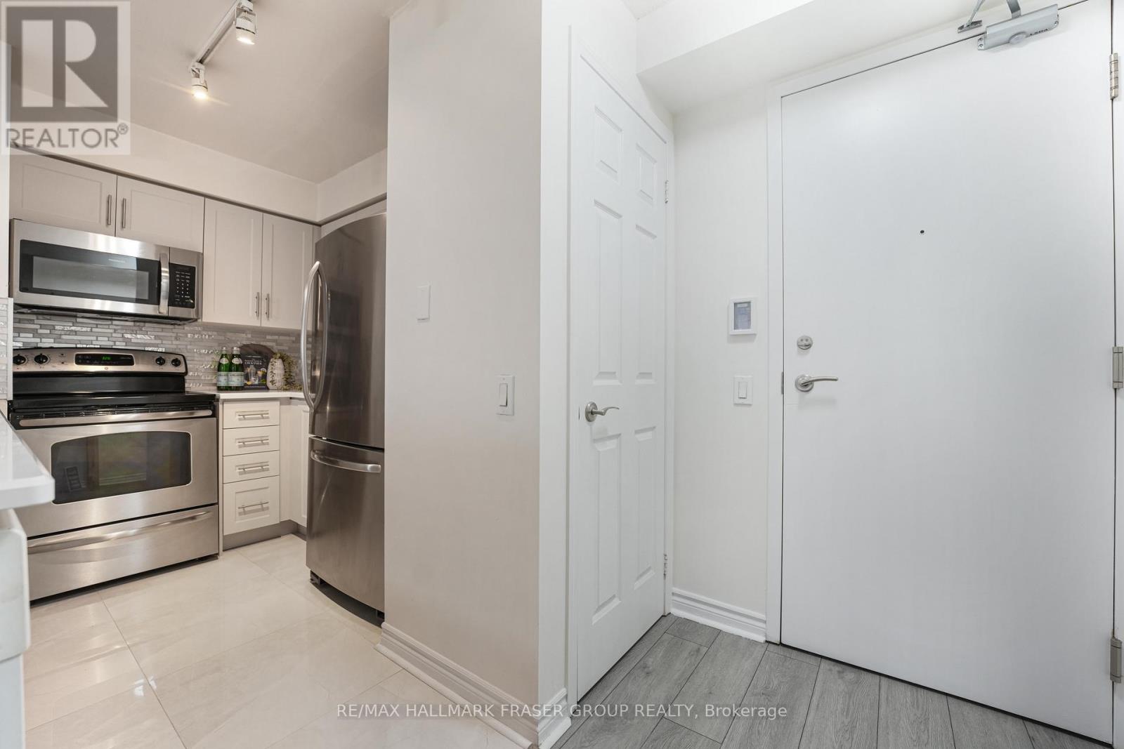 Photo 2 of 512 8 Mondeo Drive, Toronto ON