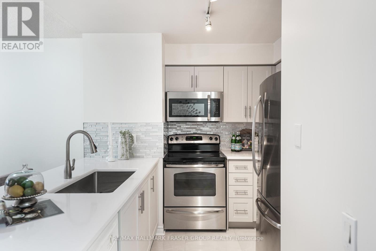 Photo 4 of 512 8 Mondeo Drive, Toronto ON