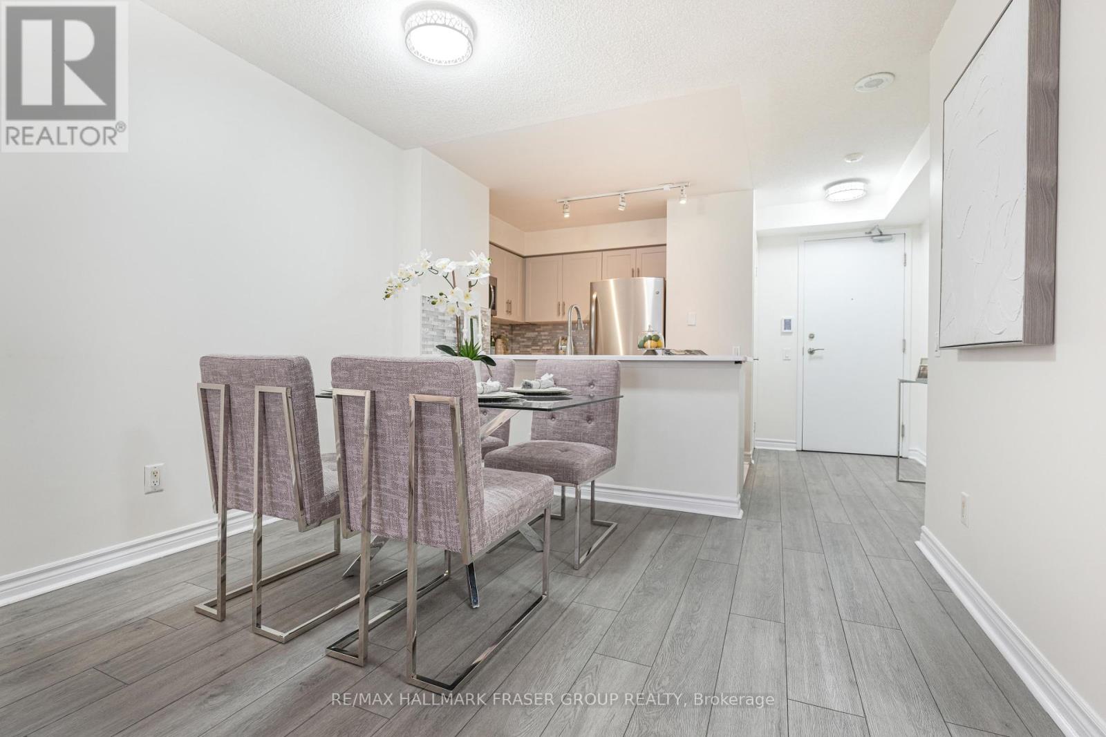 Photo 7 of 512 8 Mondeo Drive, Toronto ON