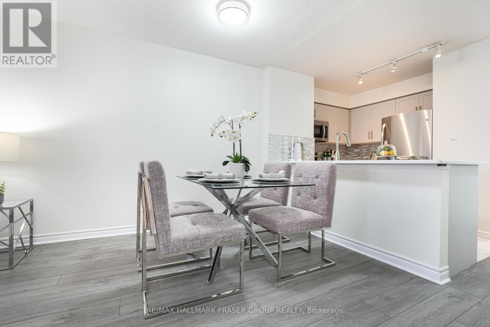 Photo 8 of 512 8 Mondeo Drive, Toronto ON
