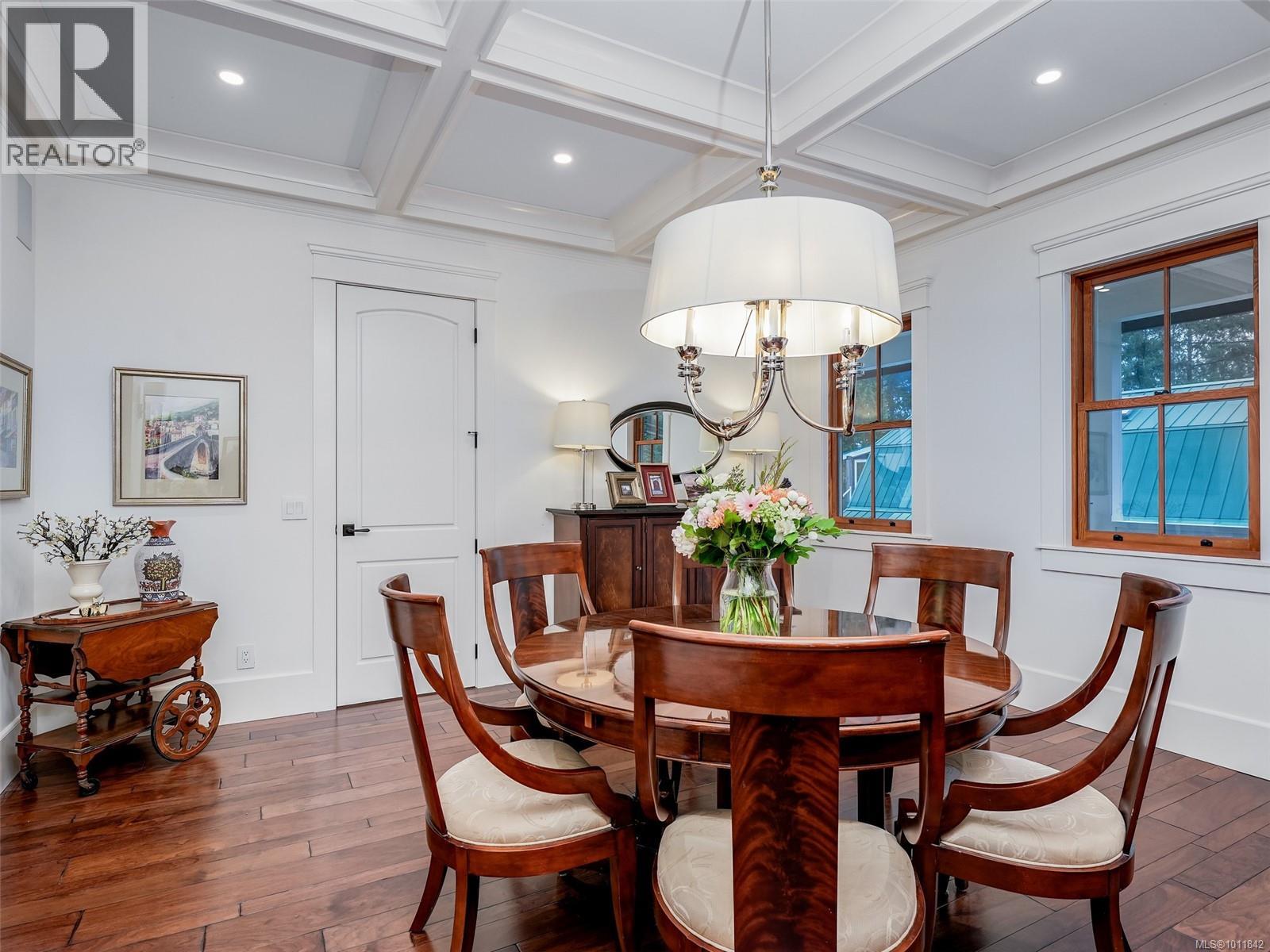  643 Southwood Drive, Highlands