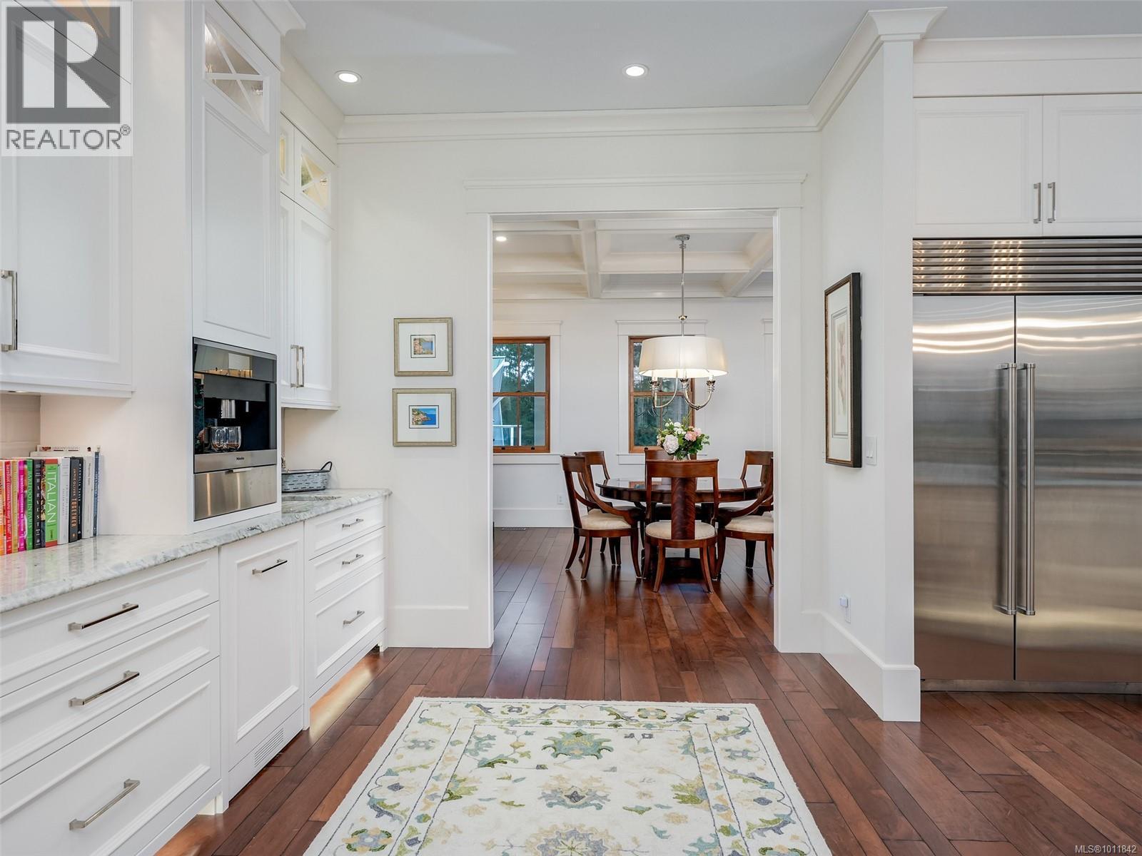  643 Southwood Drive, Highlands