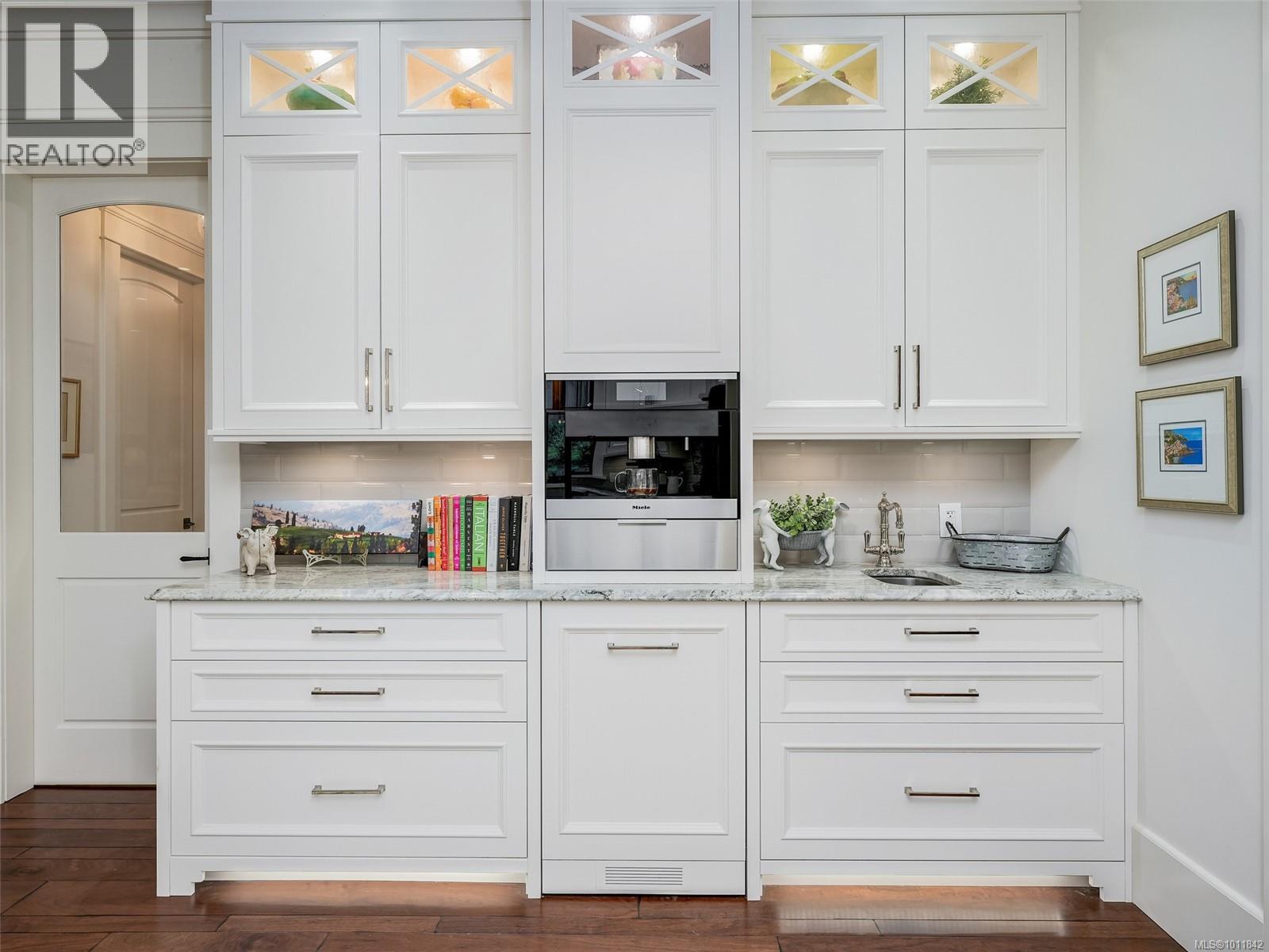  643 Southwood Drive, Highlands