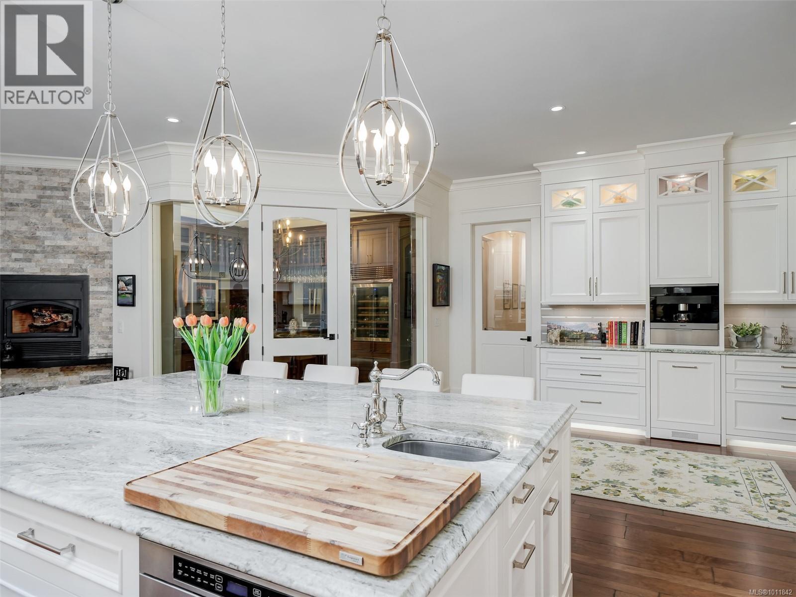  643 Southwood Drive, Highlands