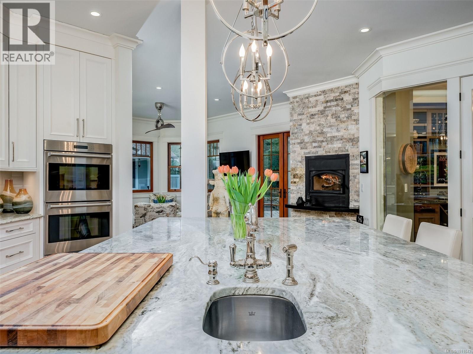  643 Southwood Drive, Highlands