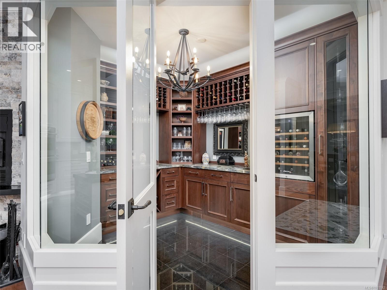  643 Southwood Drive, Highlands