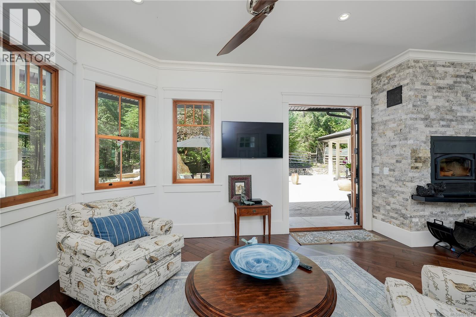  643 Southwood Drive, Highlands