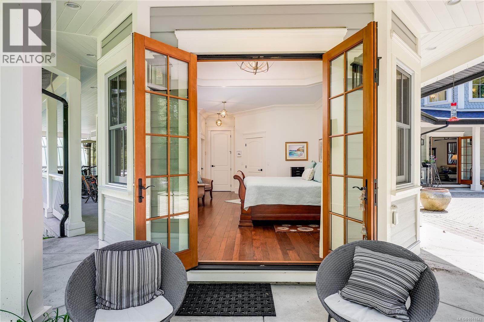  643 Southwood Drive, Highlands