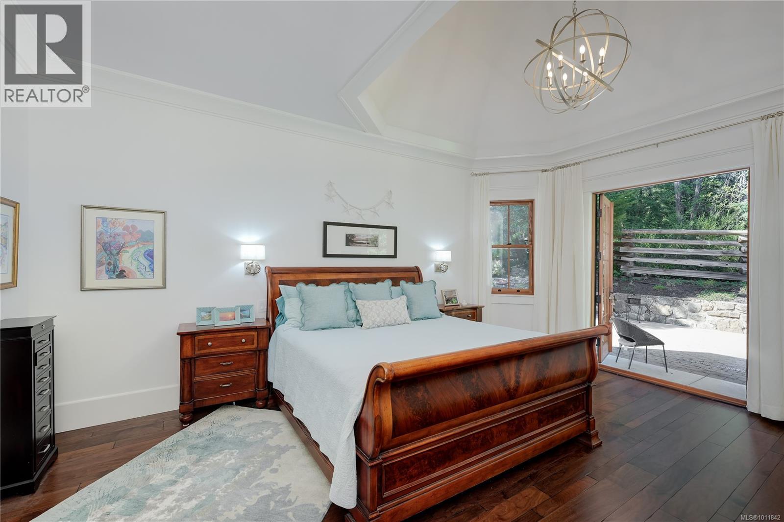  643 Southwood Drive, Highlands