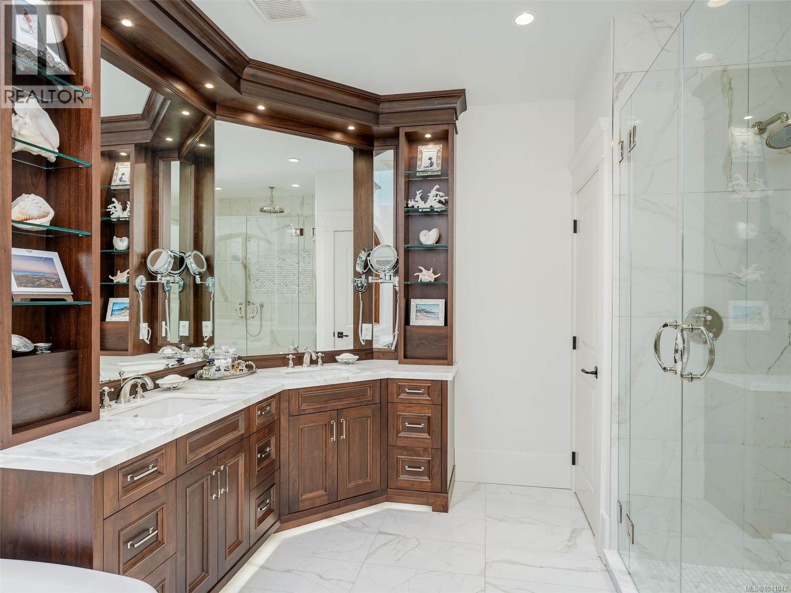  643 Southwood Drive, Highlands