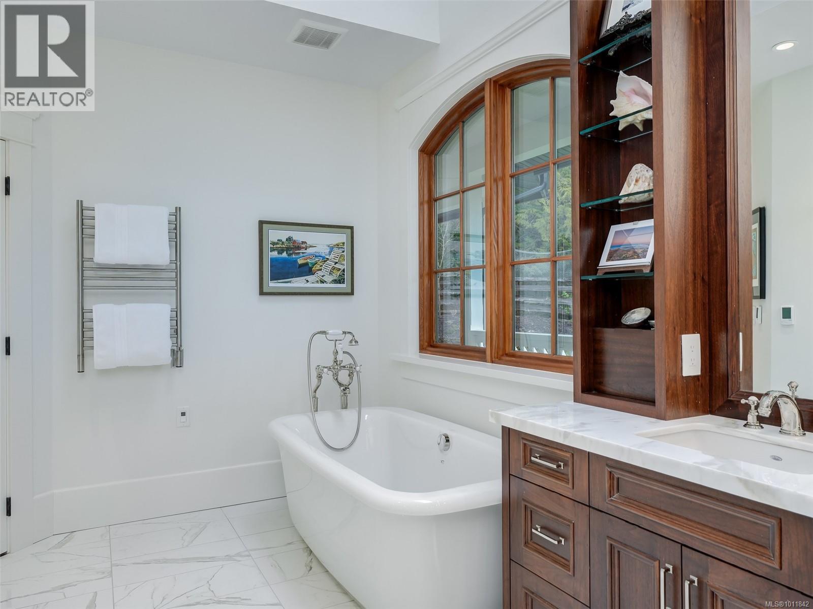  643 Southwood Drive, Highlands