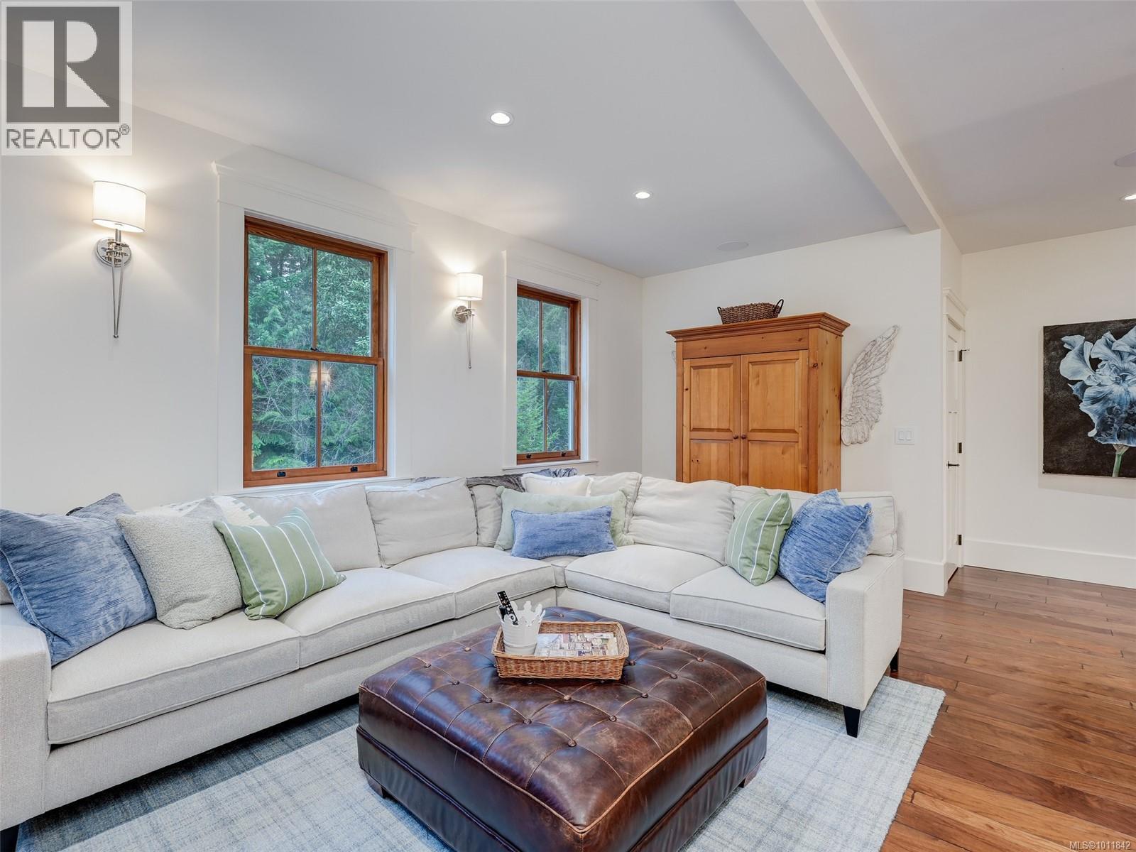  643 Southwood Drive, Highlands