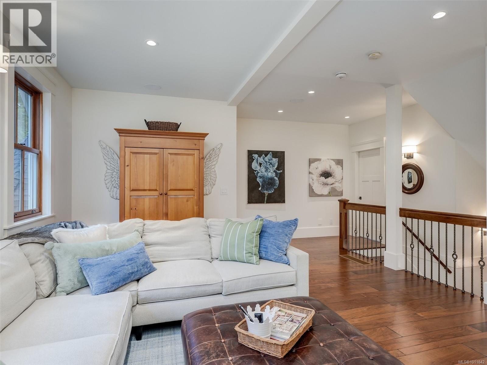  643 Southwood Drive, Highlands