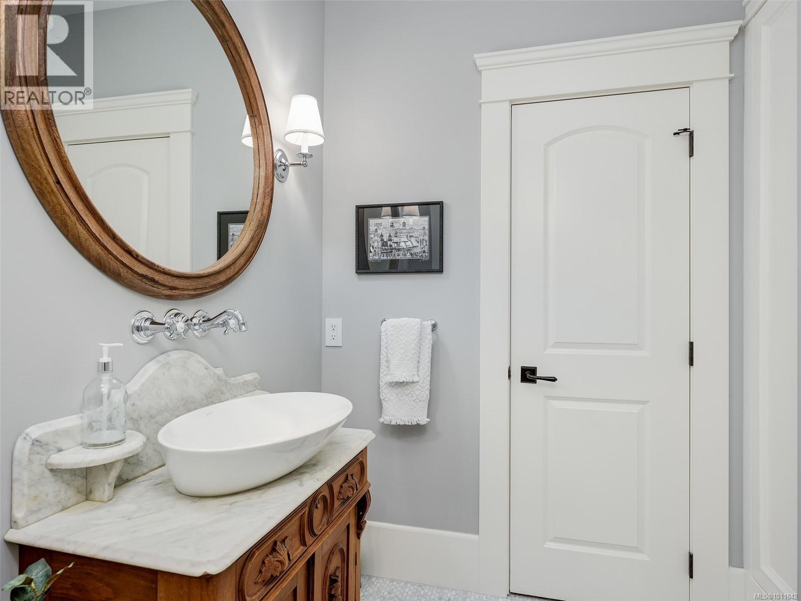 643 Southwood Drive, Highlands
