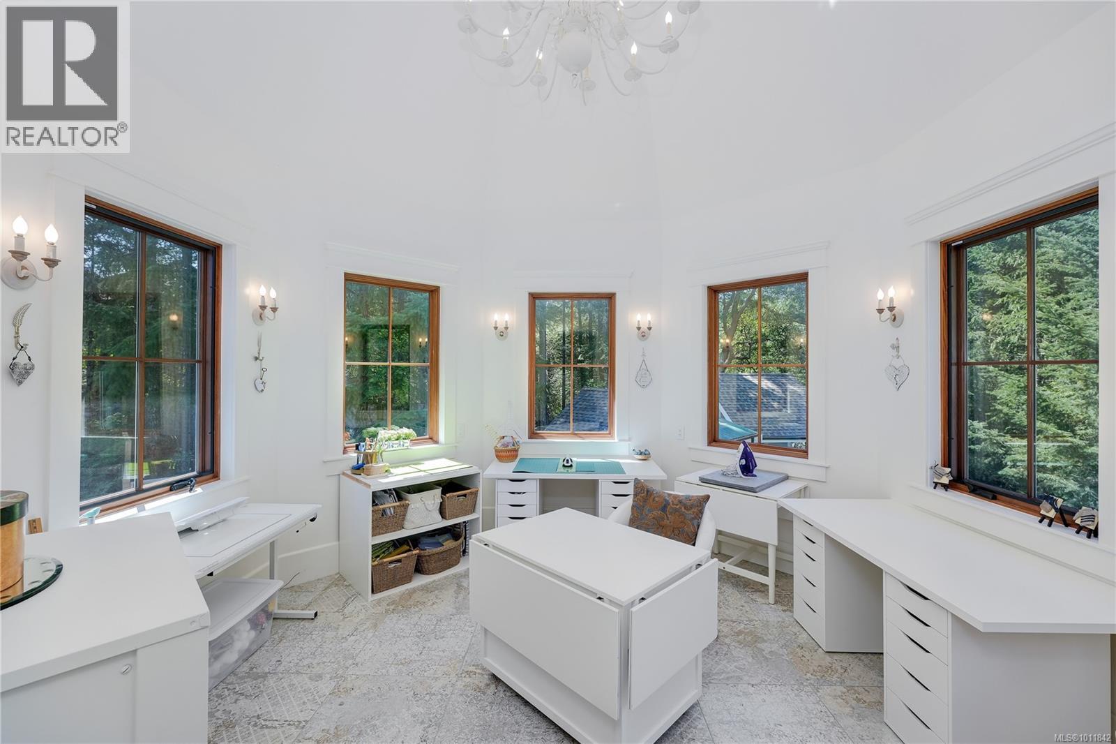 643 Southwood Drive, Highlands