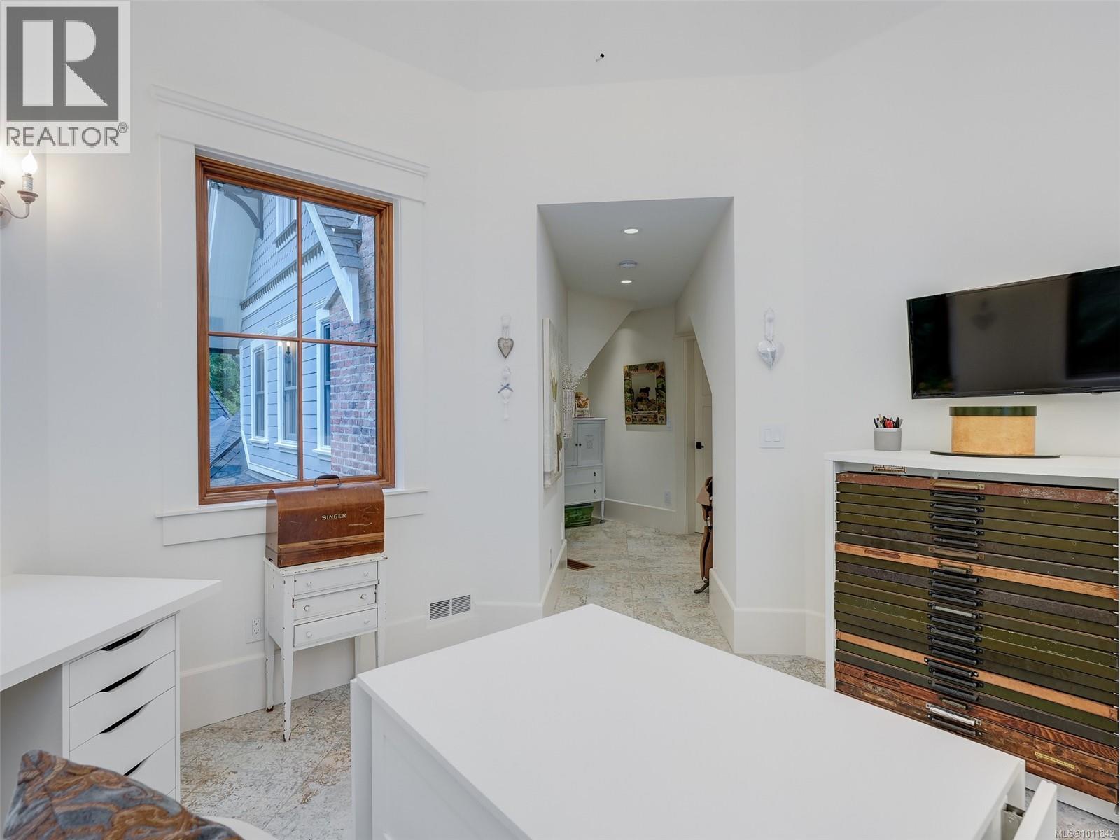 643 Southwood Drive, Highlands