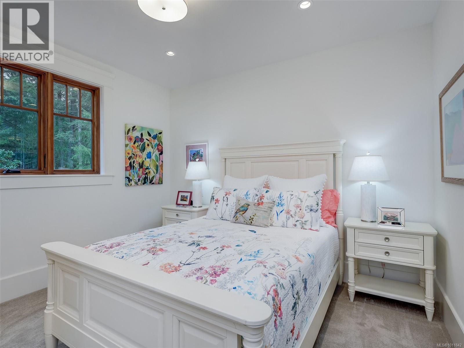  643 Southwood Drive, Highlands