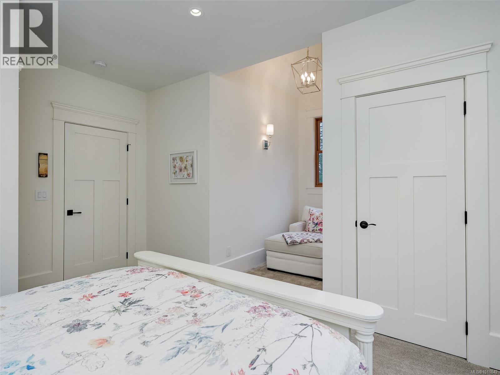  643 Southwood Drive, Highlands