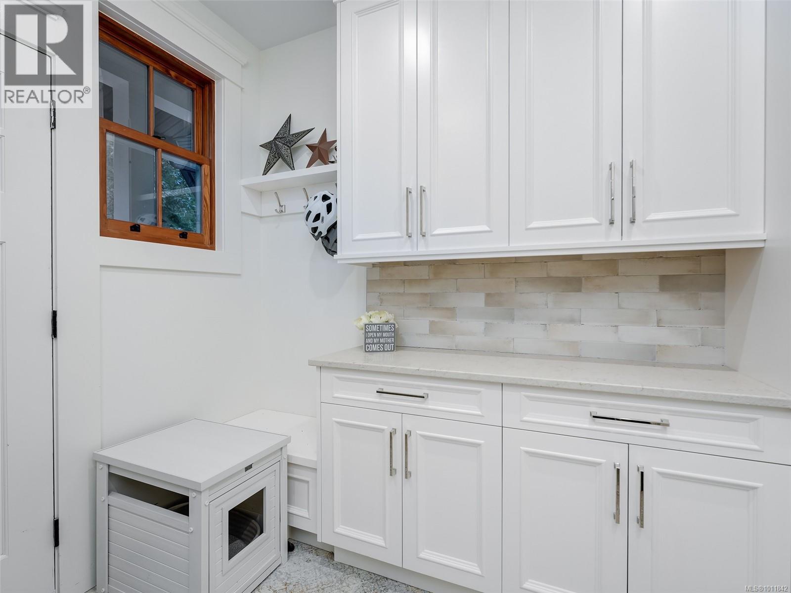  643 Southwood Drive, Highlands