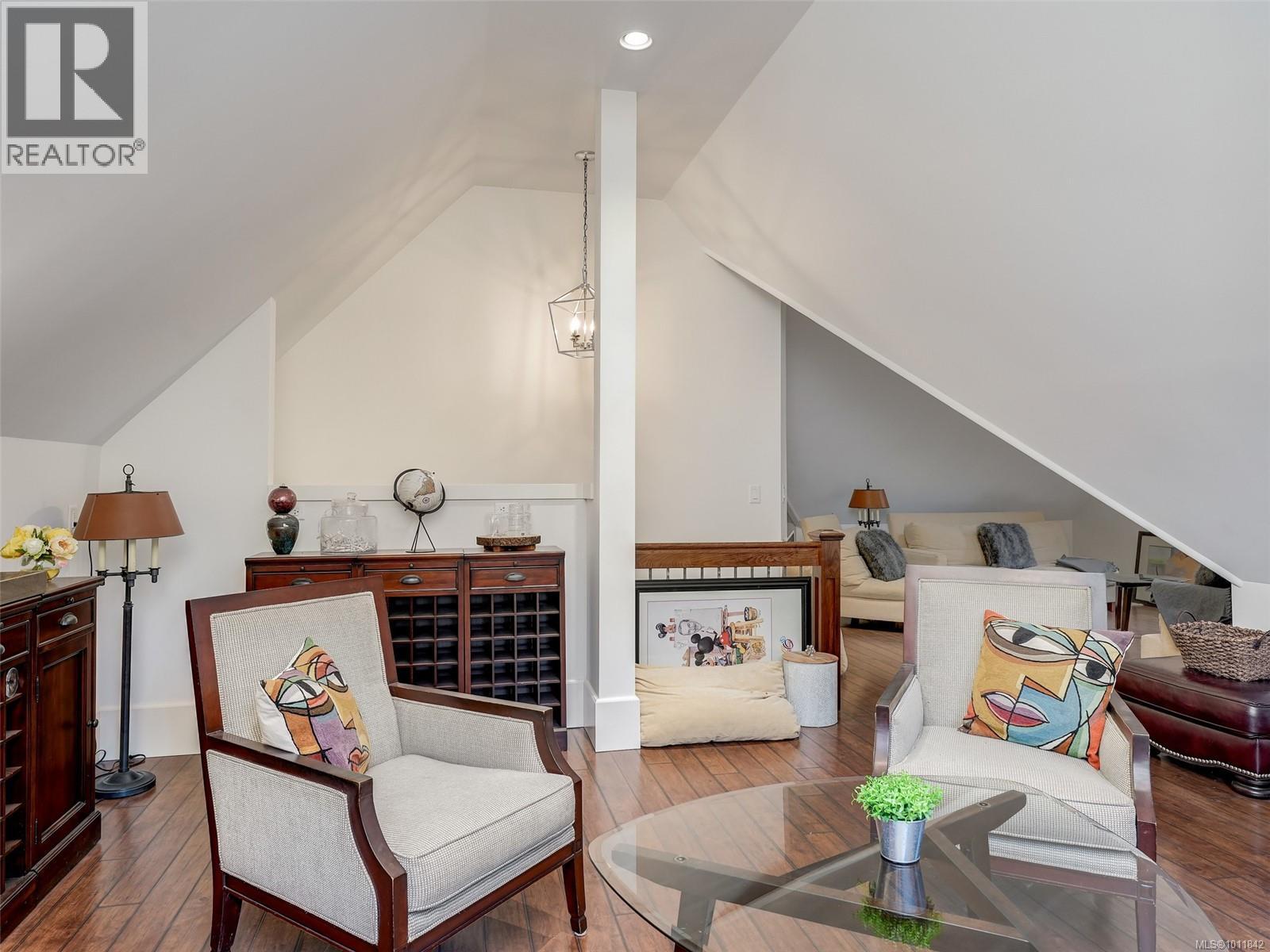  643 Southwood Drive, Highlands