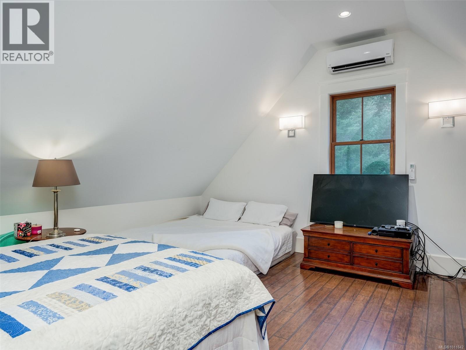  643 Southwood Drive, Highlands