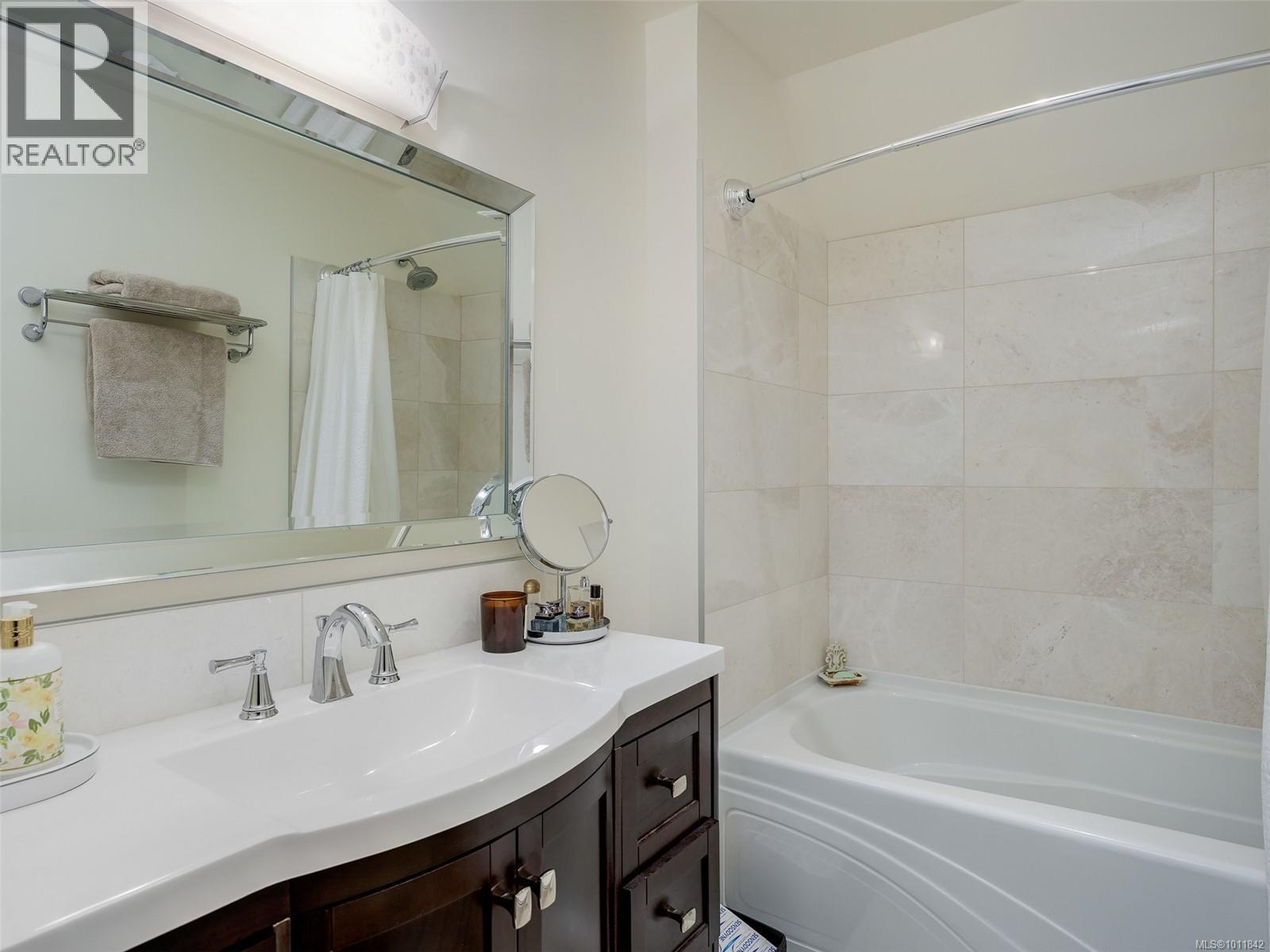  643 Southwood Drive, Highlands