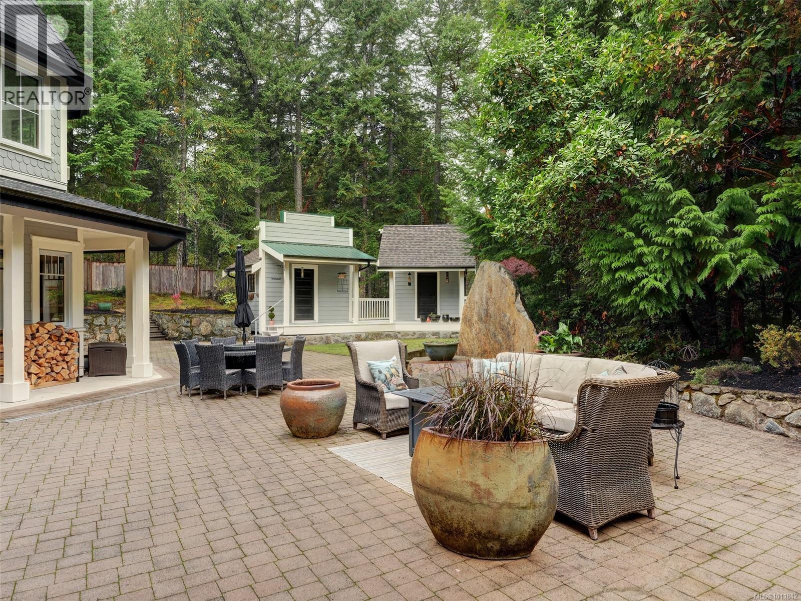  643 Southwood Drive, Highlands