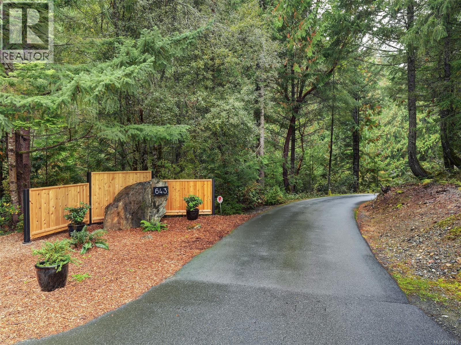  643 Southwood Drive, Highlands