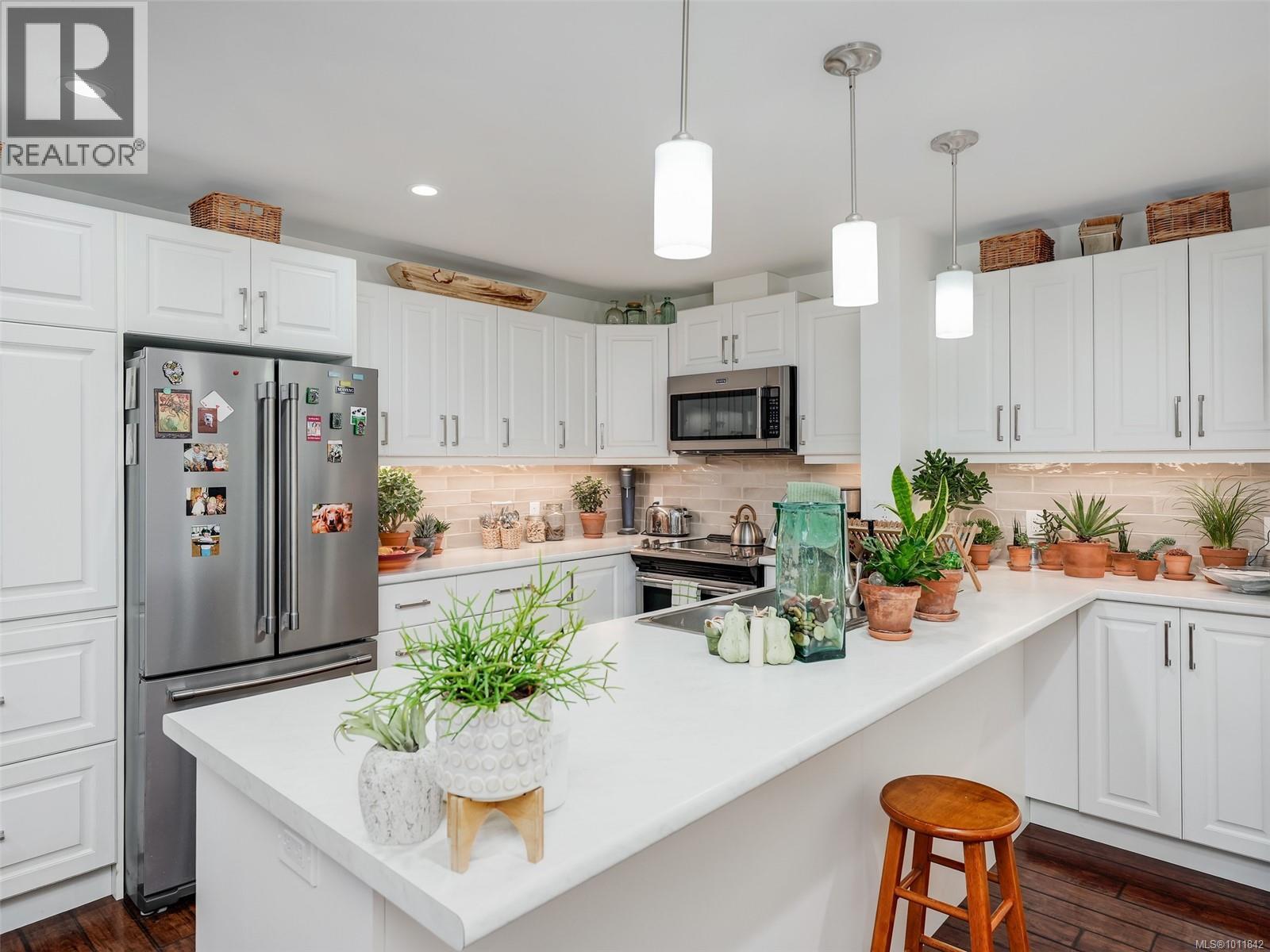  643 Southwood Drive, Highlands