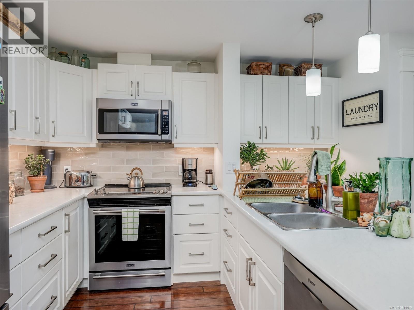  643 Southwood Drive, Highlands