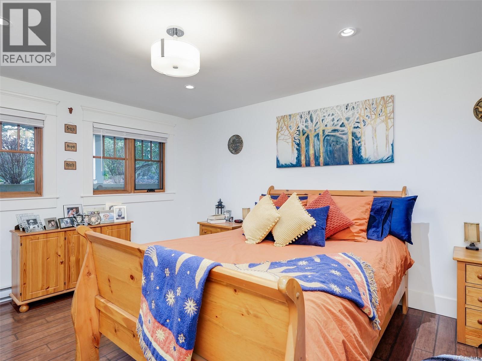  643 Southwood Drive, Highlands