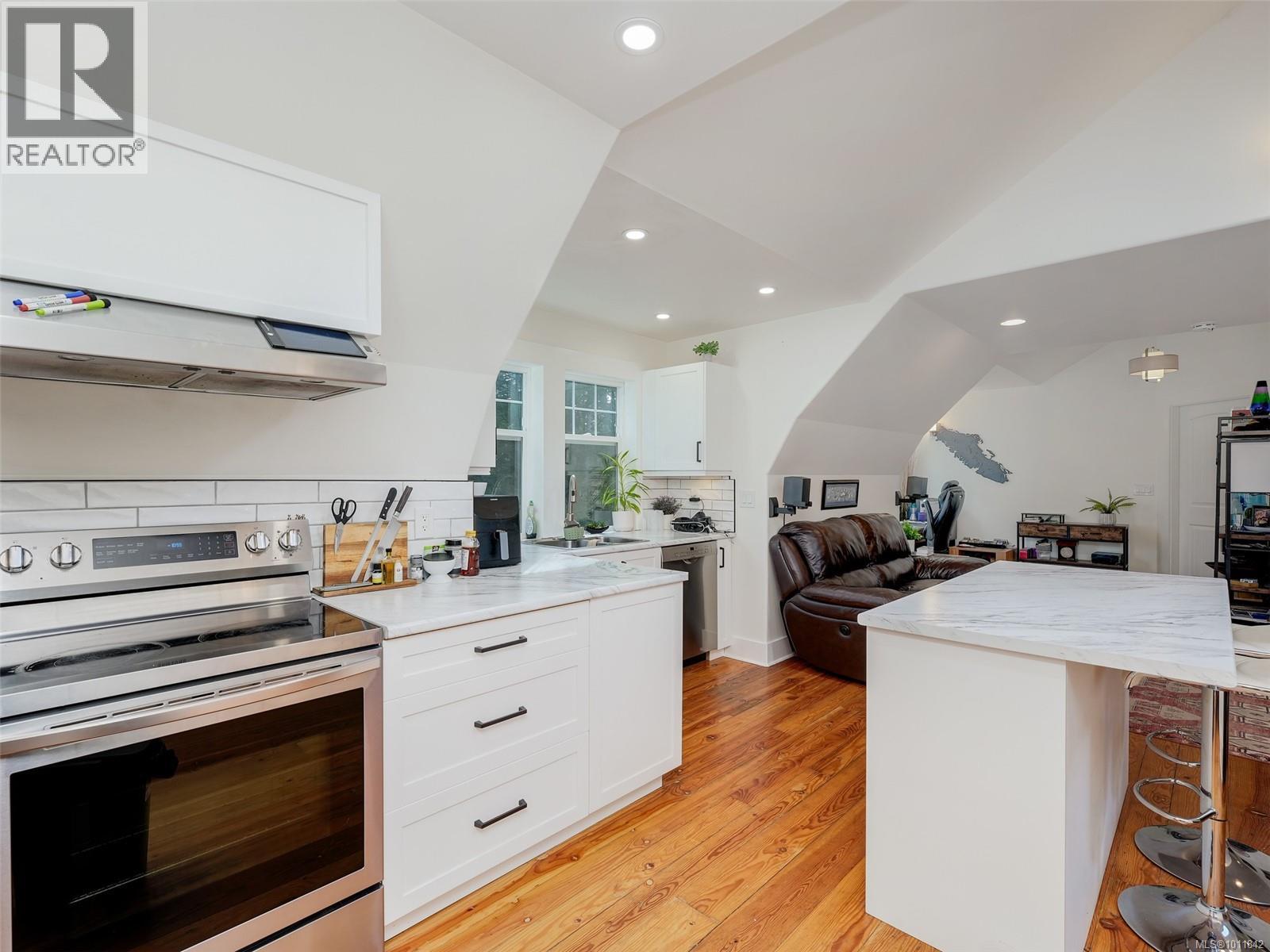  643 Southwood Drive, Highlands
