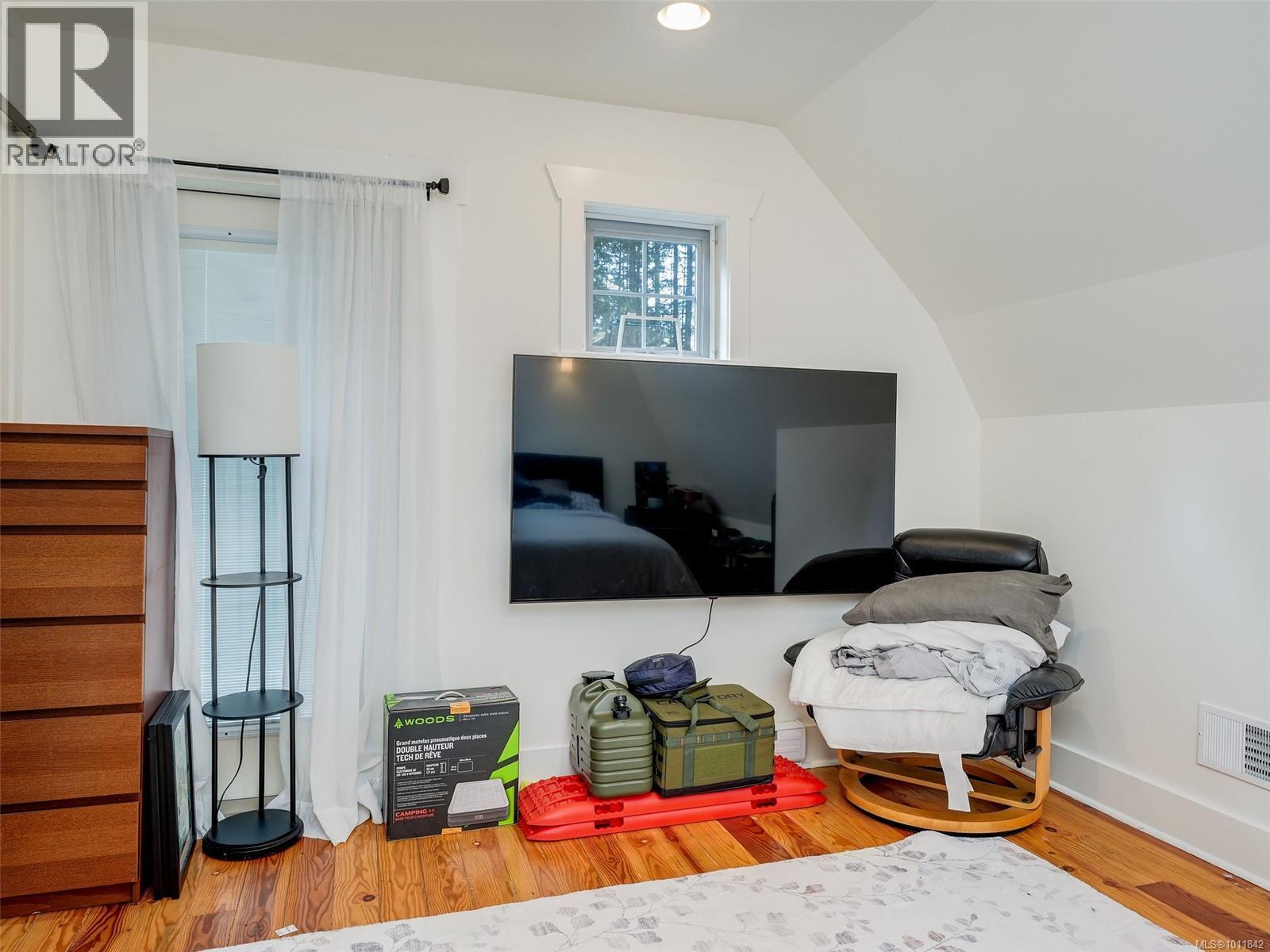  643 Southwood Drive, Highlands