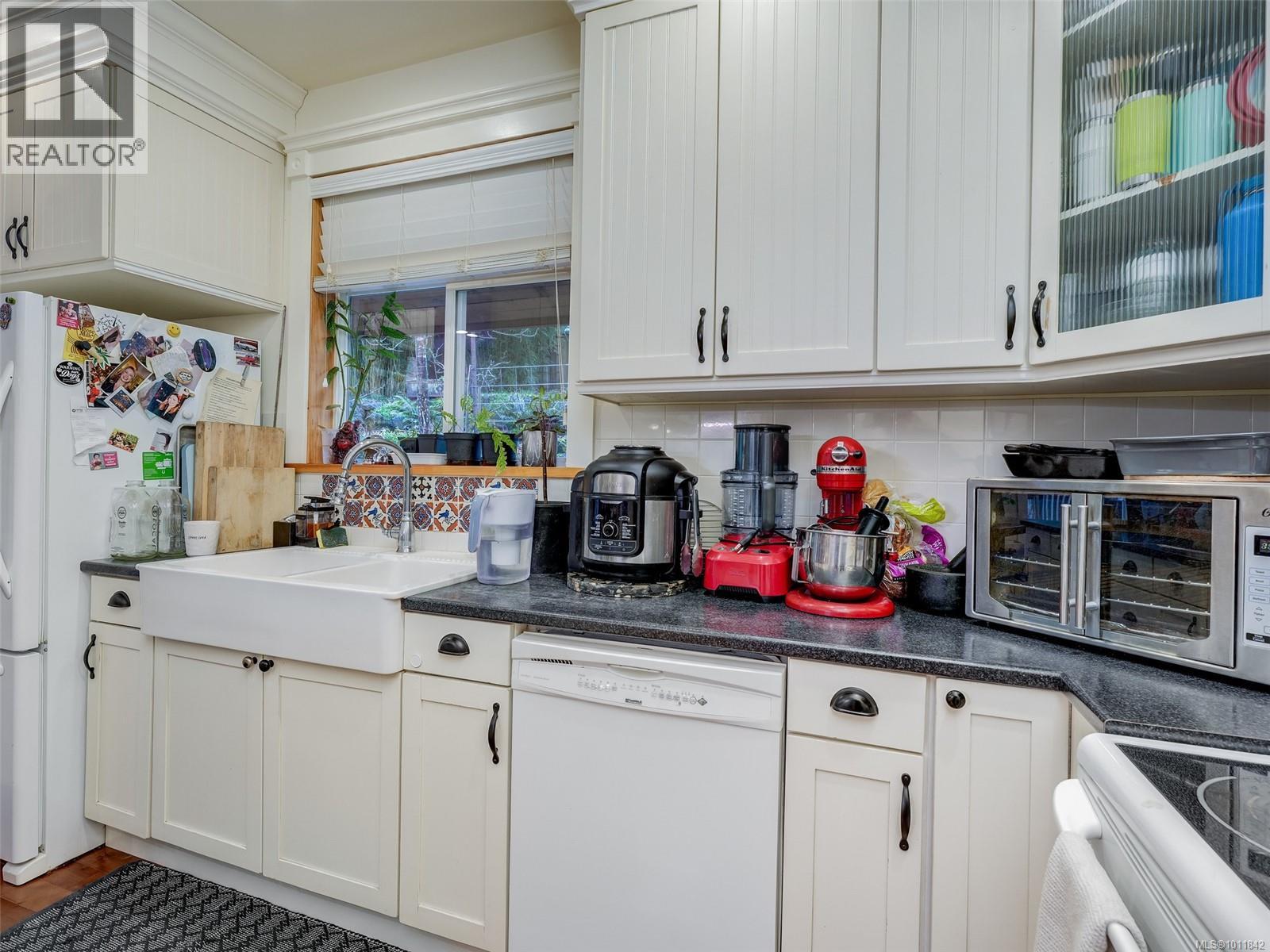  643 Southwood Drive, Highlands