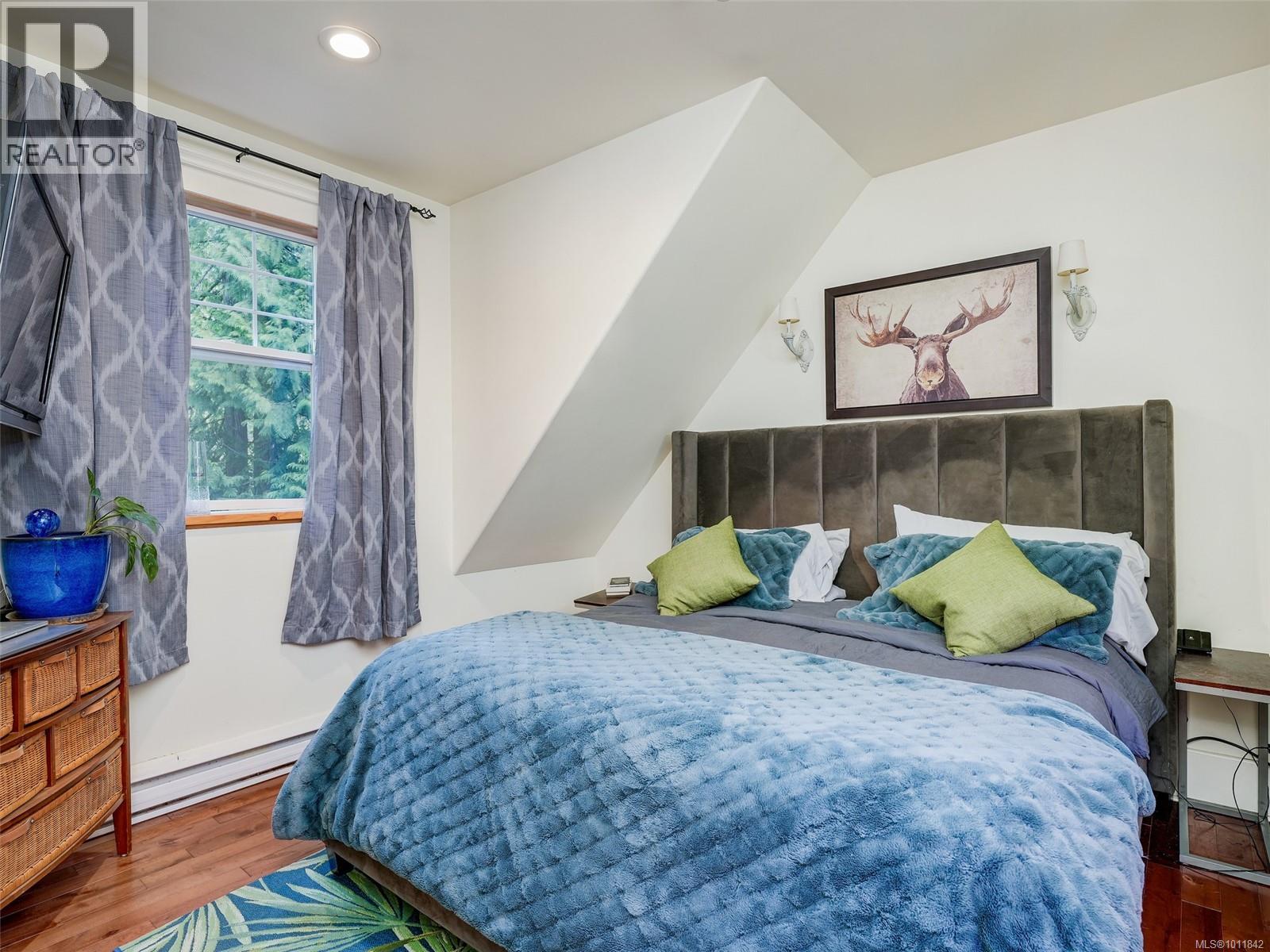  643 Southwood Drive, Highlands