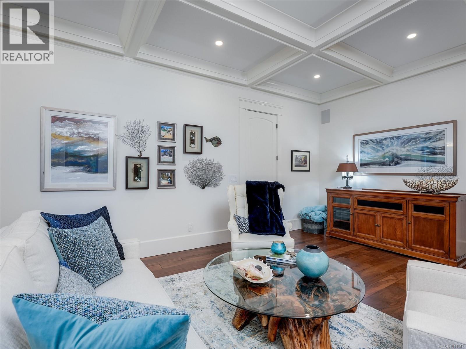  643 Southwood Drive, Highlands