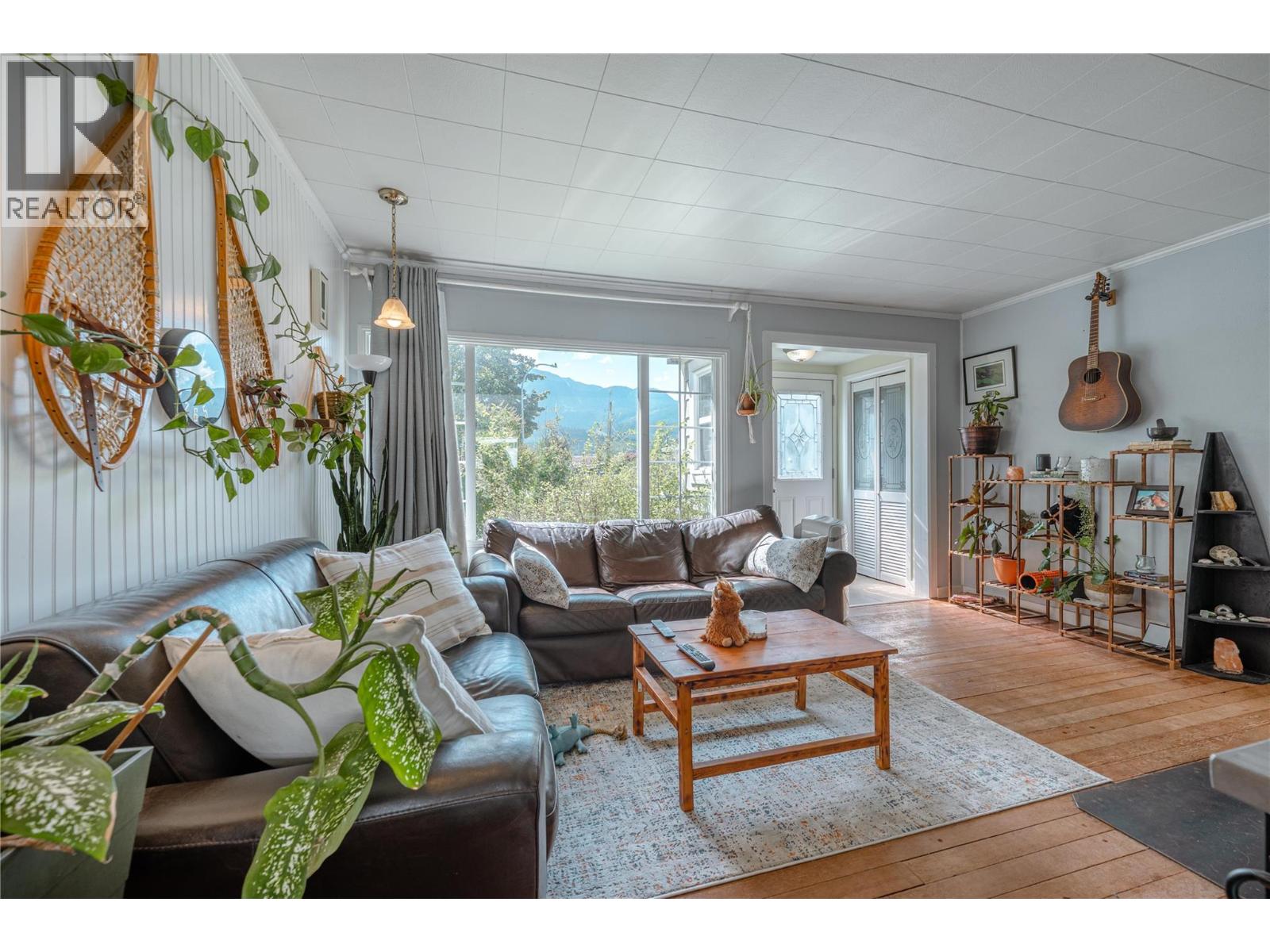 600 Eighth Street E, Revelstoke