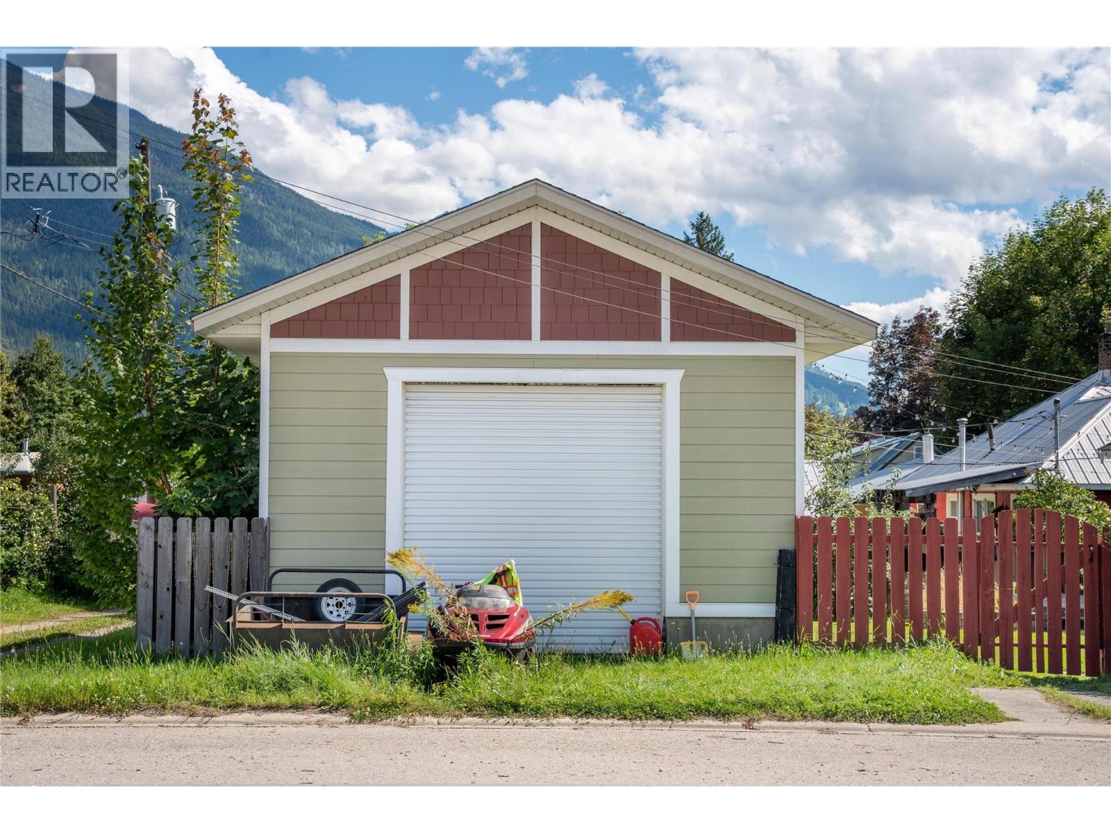 600 Eighth Street E, Revelstoke