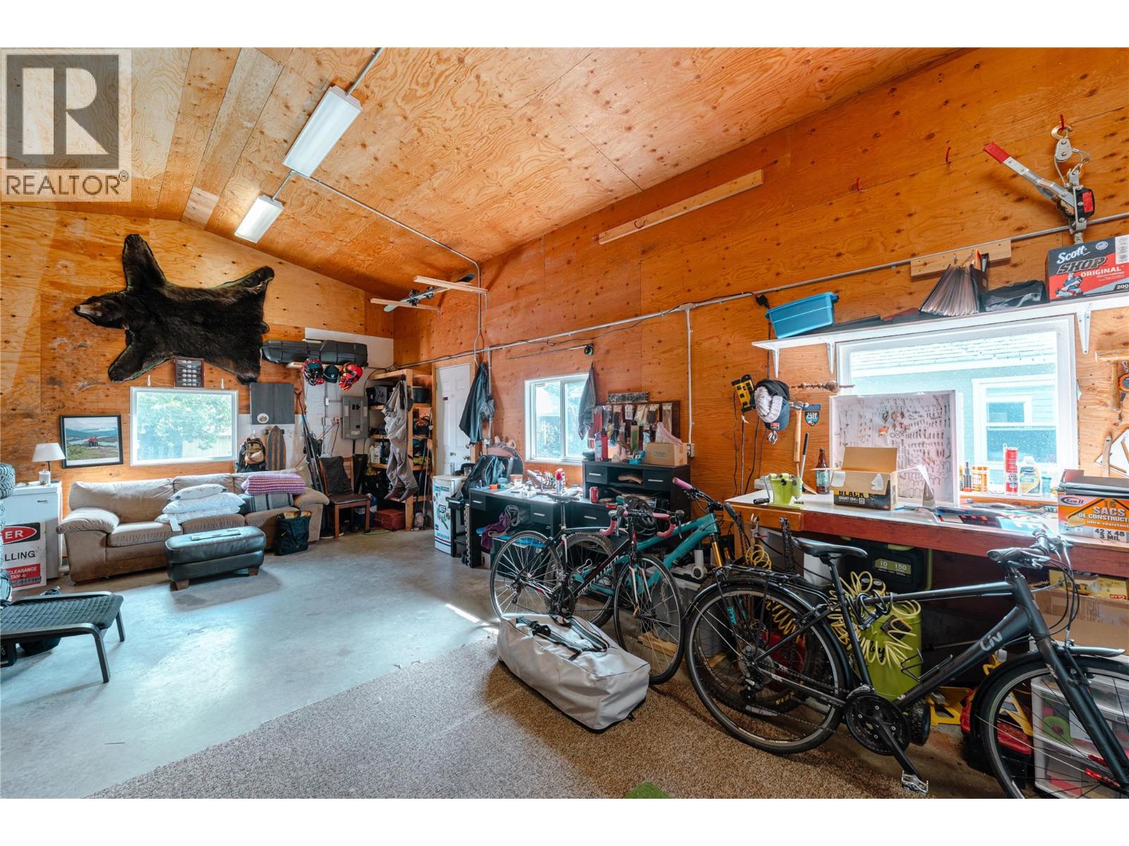 600 Eighth Street E, Revelstoke