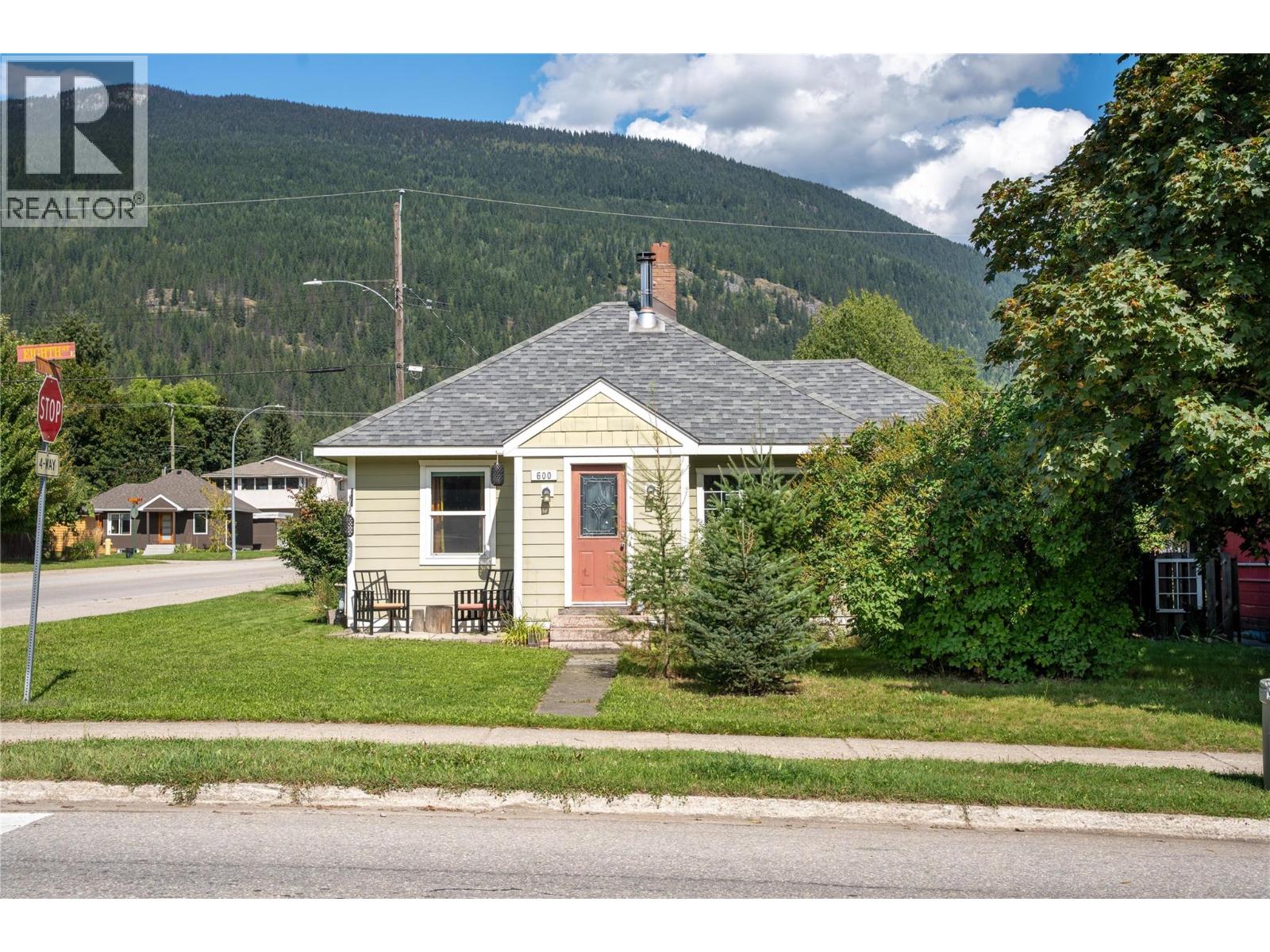 600 Eighth Street E, Revelstoke