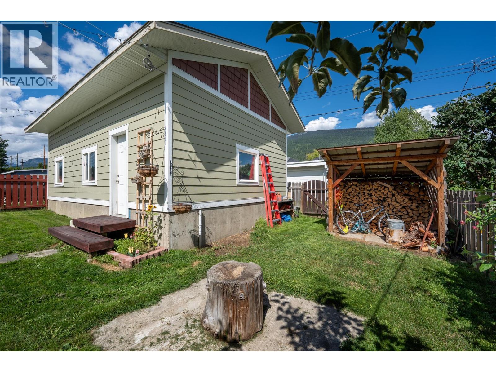 600 Eighth Street E, Revelstoke